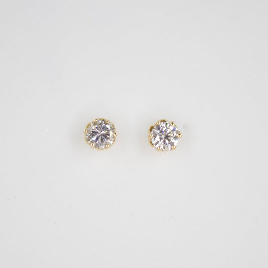 Aretes en oro amarillo 14k con diamantes.