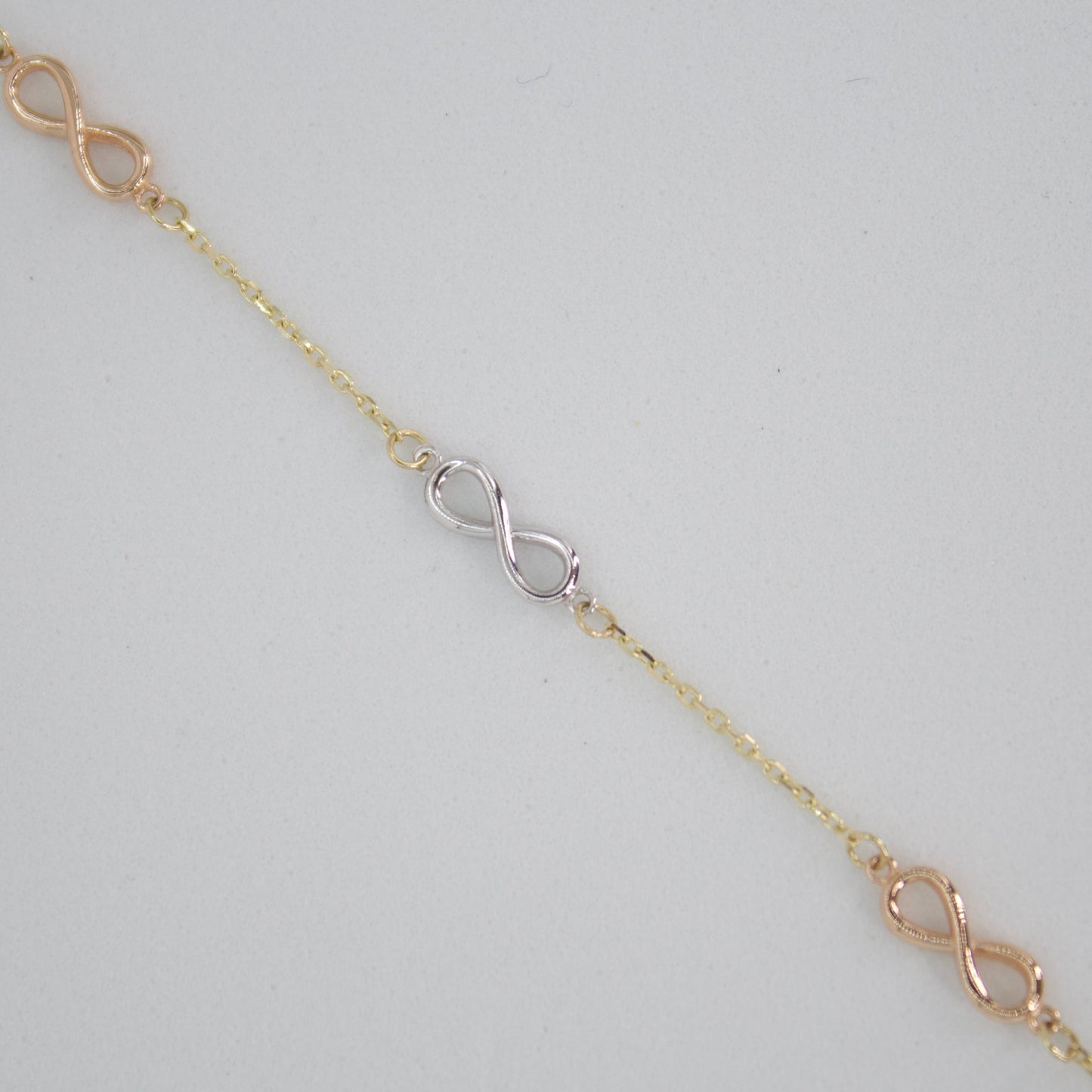 Pulsera infinitos en oro florentino 14k.