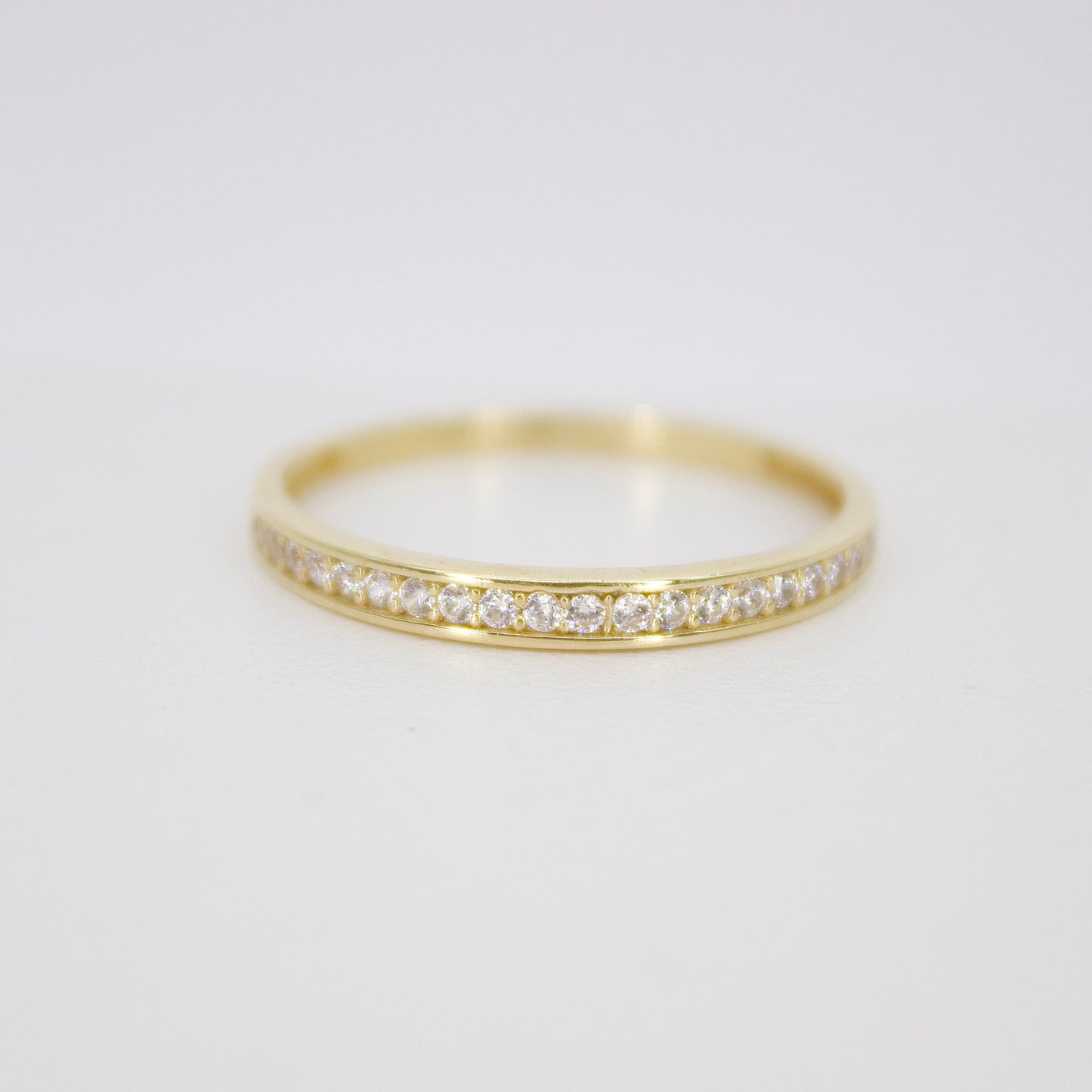 Churumbela en oro amarillo 14k con zirconias.