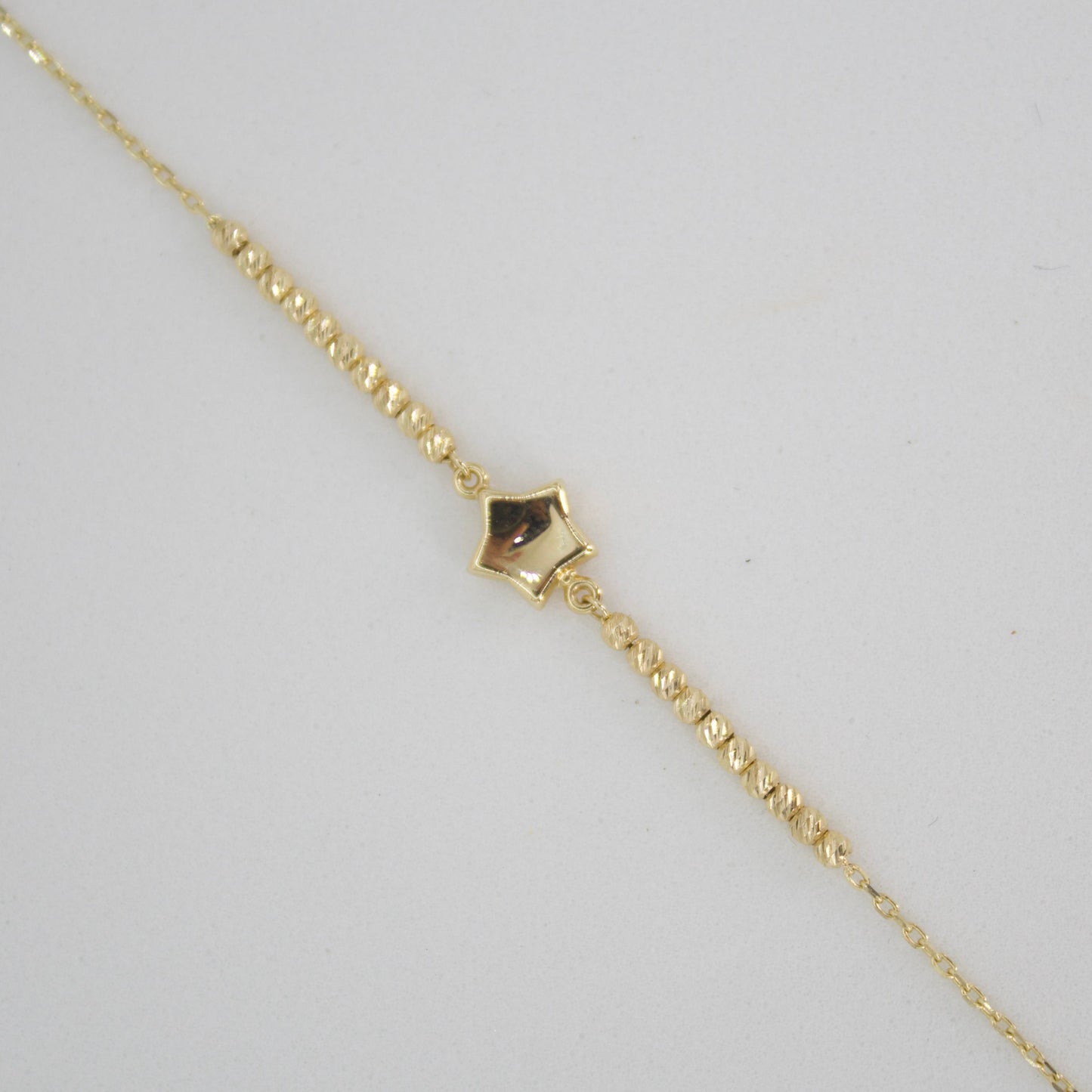 Pulsera en oro amarillo 14k con estrella.