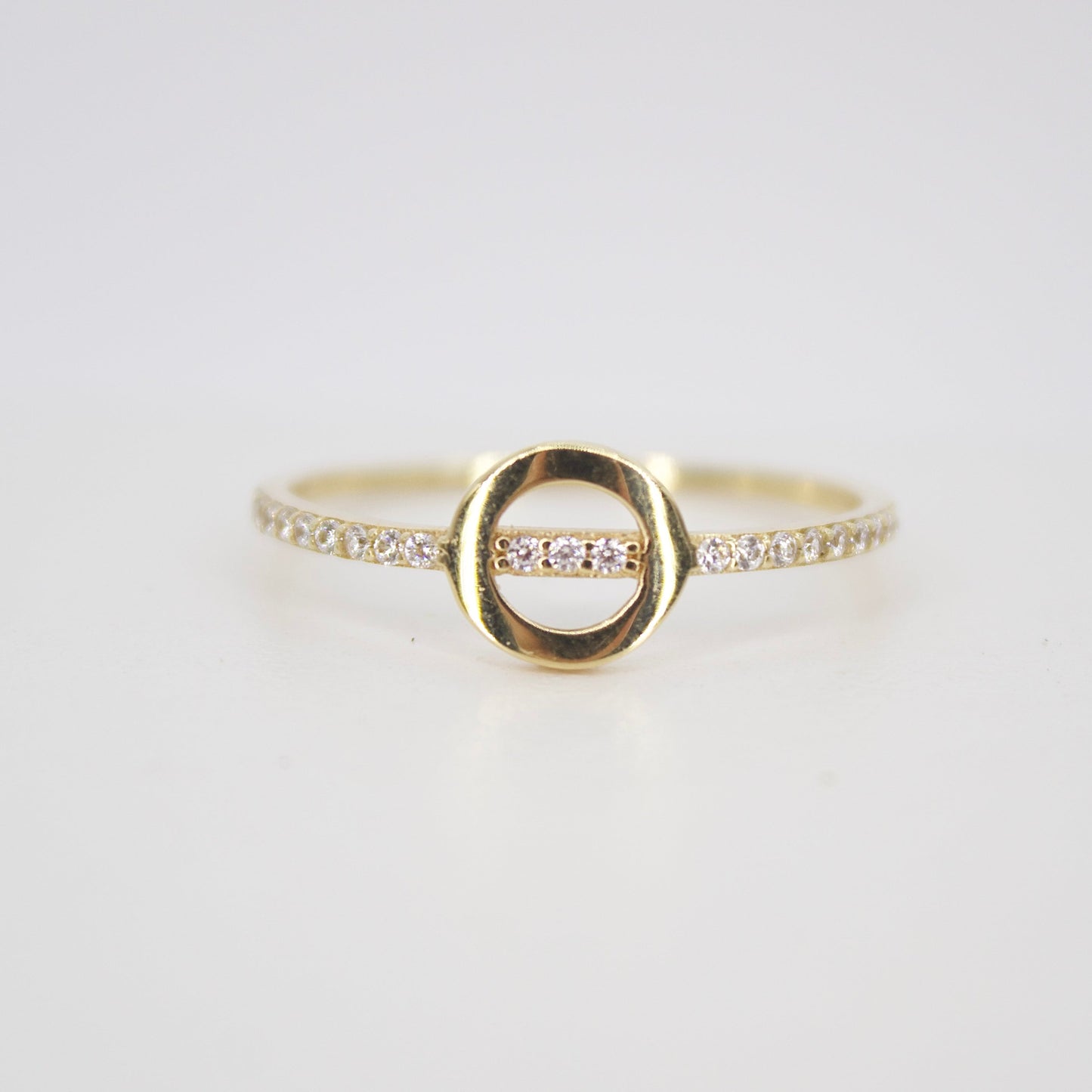 Anillo en oro amarillo 14k con zirconias