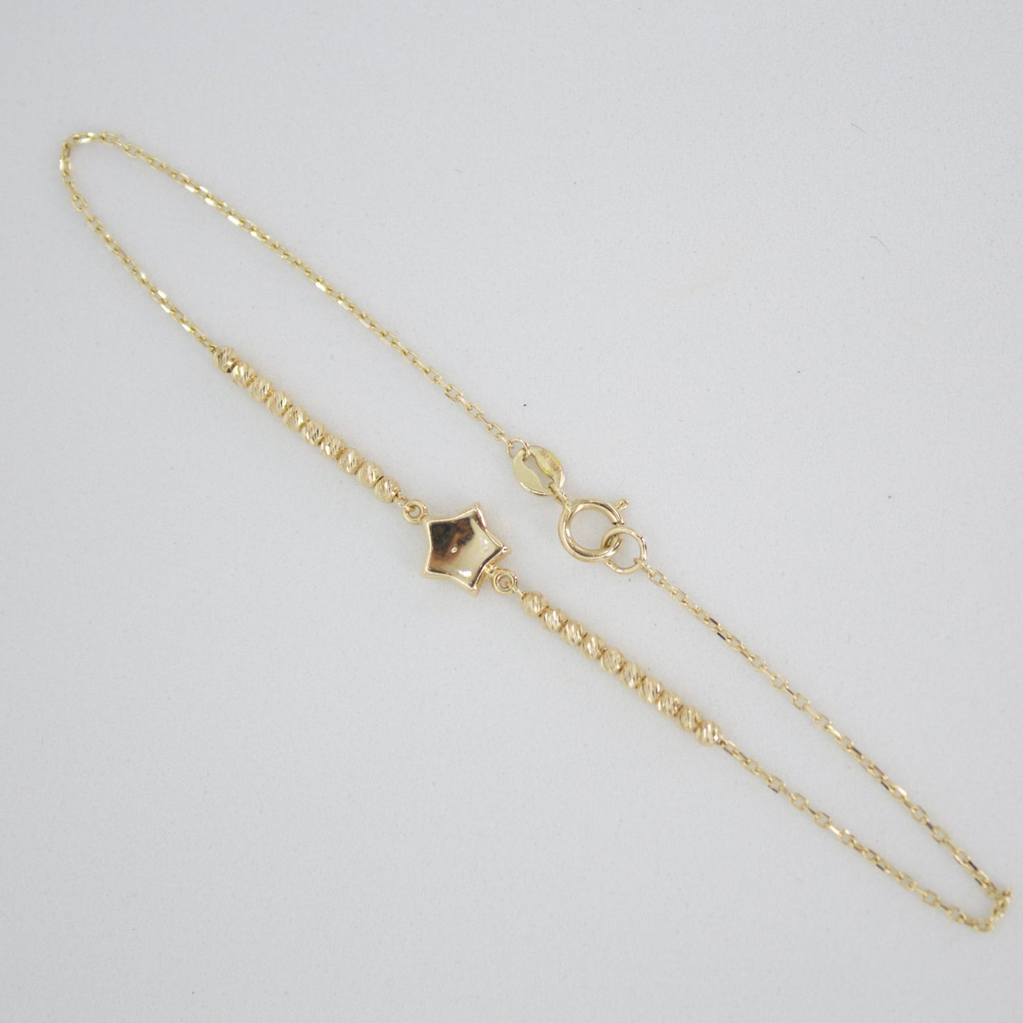 Pulsera en oro amarillo 14k con estrella.