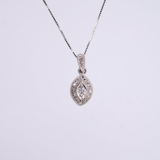 Gargantilla en oro blanco 14k con diamantes.