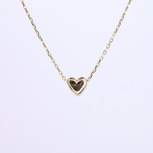 Gargantilla en oro amarillo 14k con dije de corazón.