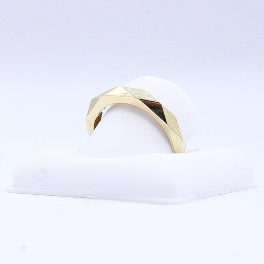 Anillo en oro amarillo 14k.