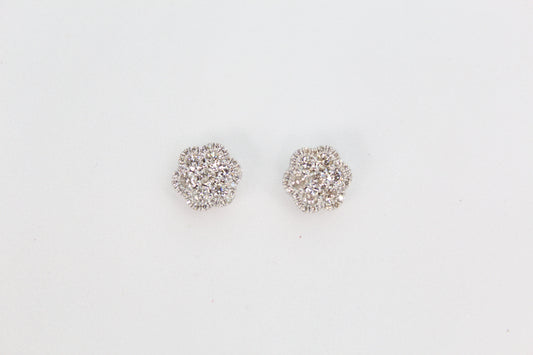 Aretes en oro blanco 14k con diamantes.