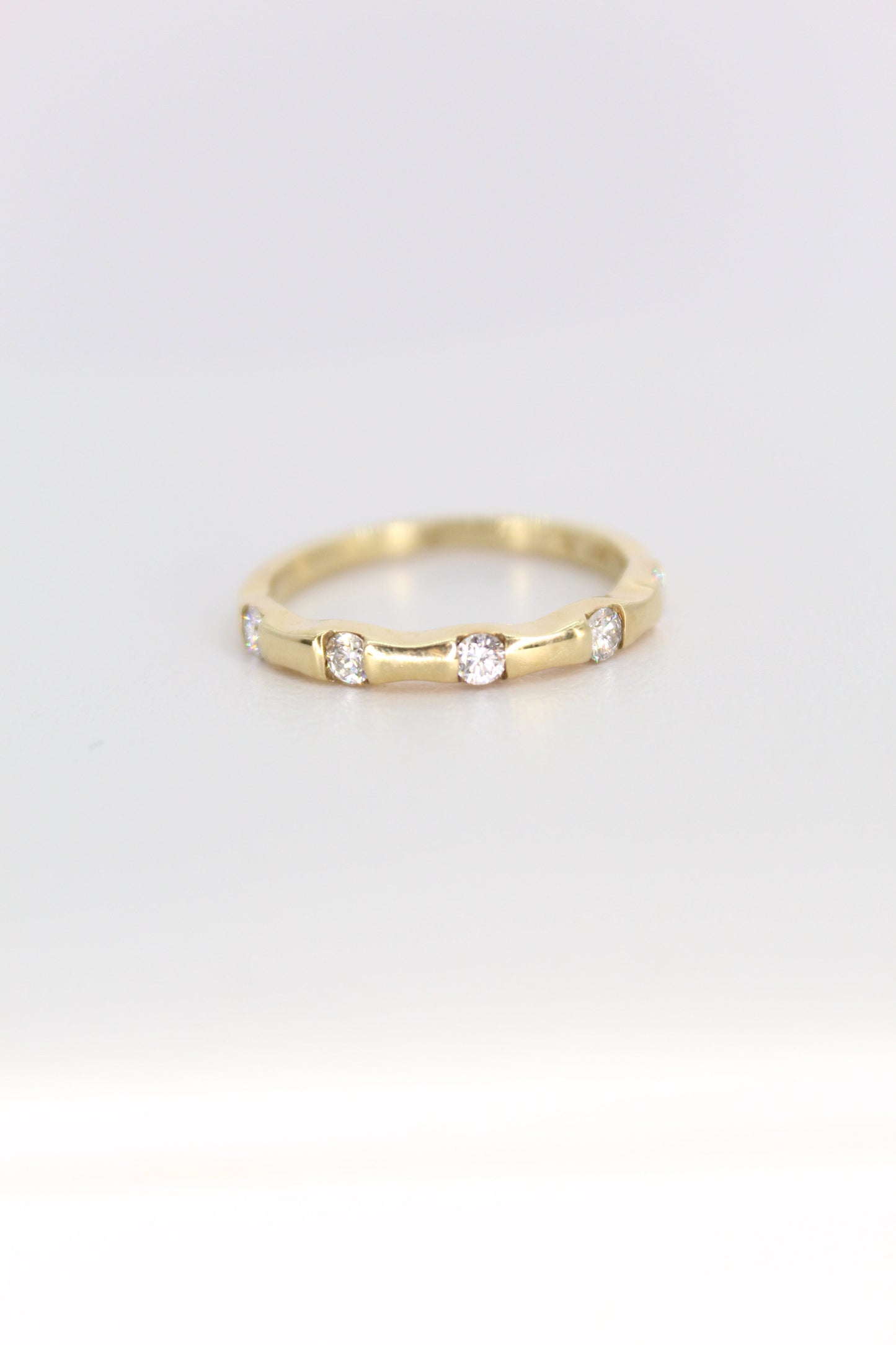 Churumbela en oro amarillo 14k con diamantes.