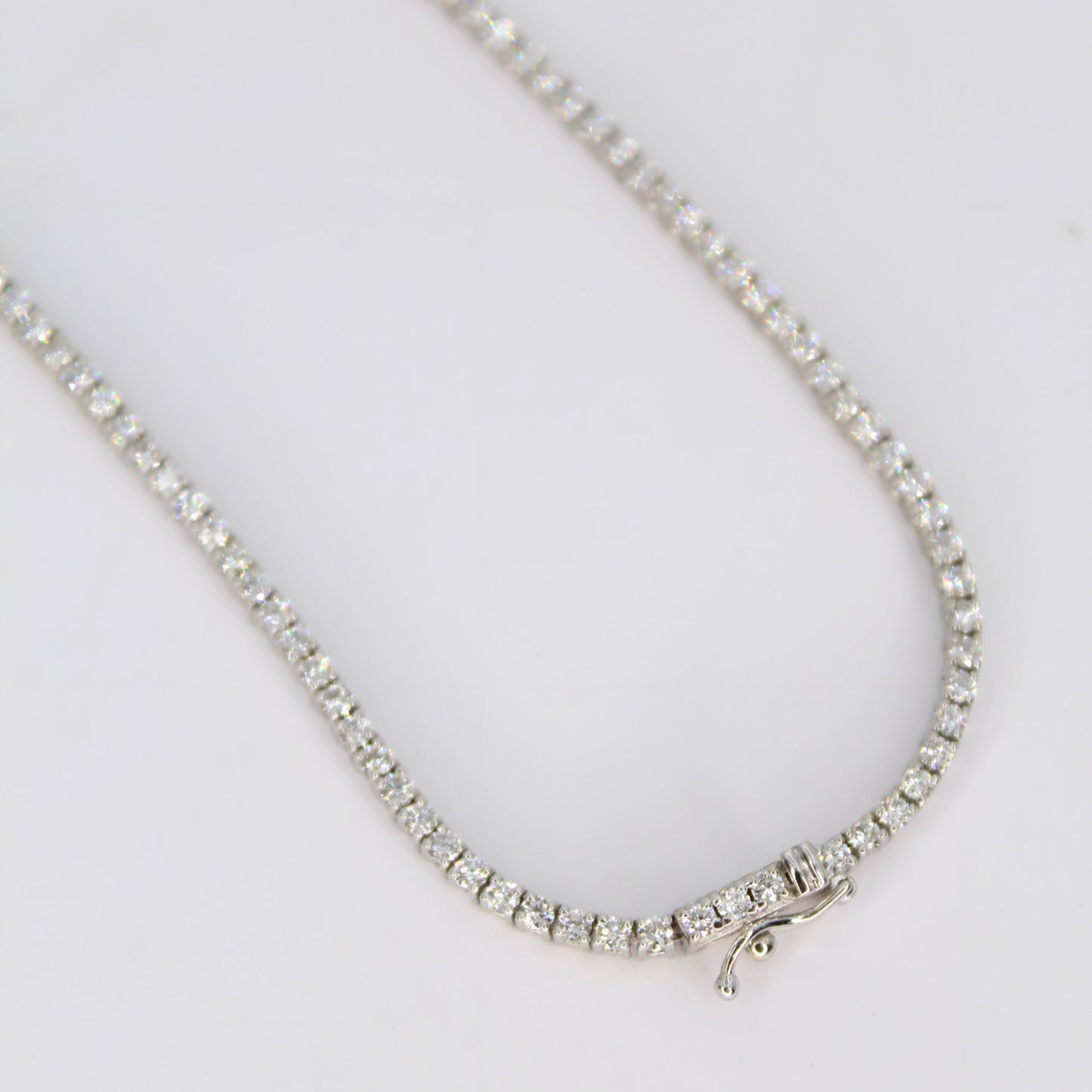 Tennis necklace en oro blanco 14k con diamantes.