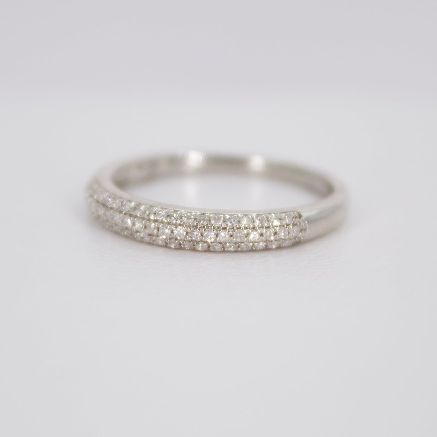 Churumbela en oro blanco 14k con diamantes.