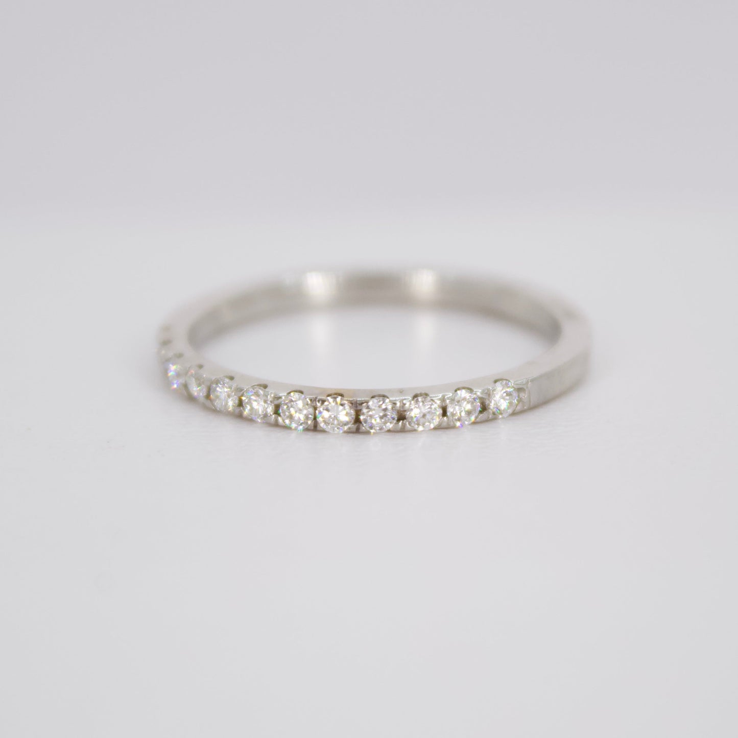 Churumbela en oro blanco 14k con diamantes.